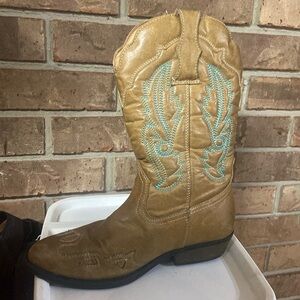 Girls cowgirl boots size 2 great conditioner